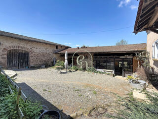 Vente Maison Maison à vendre à Thizy-les-bourgs de 148m2 avec dépendances Thizy-les-bourgs