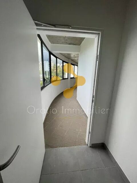   Superbe plateau de 227m2 pour bureaux à Saint-Denis. 