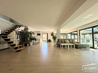  Maison  vendre 7 pices 370 m