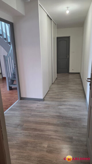  Appartement à louer 3 pièces 94 m²