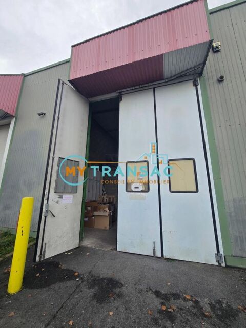   A VENDRE - MY TRANSAC vous propose à la vente en un local industriel avec Porte sectionnelle et bureaux , à SAINT THIBAULT DES V 