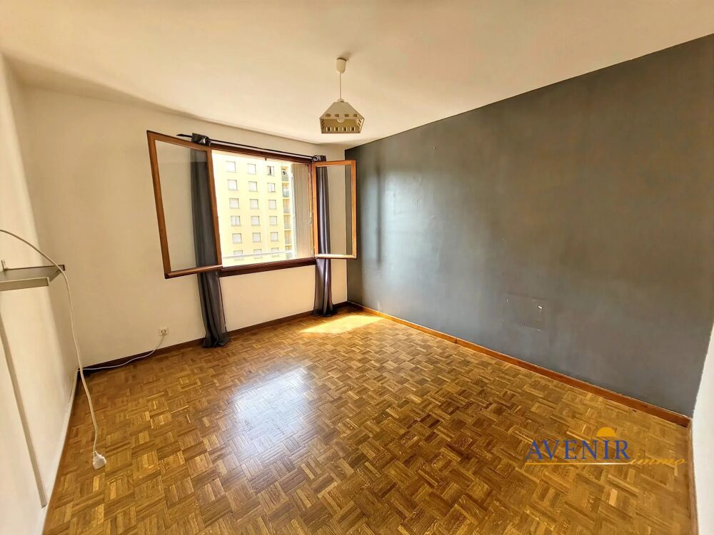 Location Appartement T4 85 m2 avec balcon face hôpital européen Marseille 3