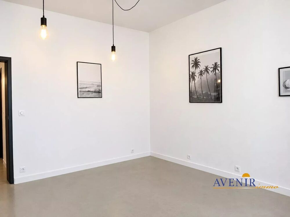   Bureau d'activité 18 m2 Av de Saint-Marcel 13011 Marseille 11
