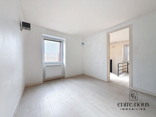 Vente Immeuble Immeuble avec triplex et local commercial à vendre à Cours Cours-la-ville