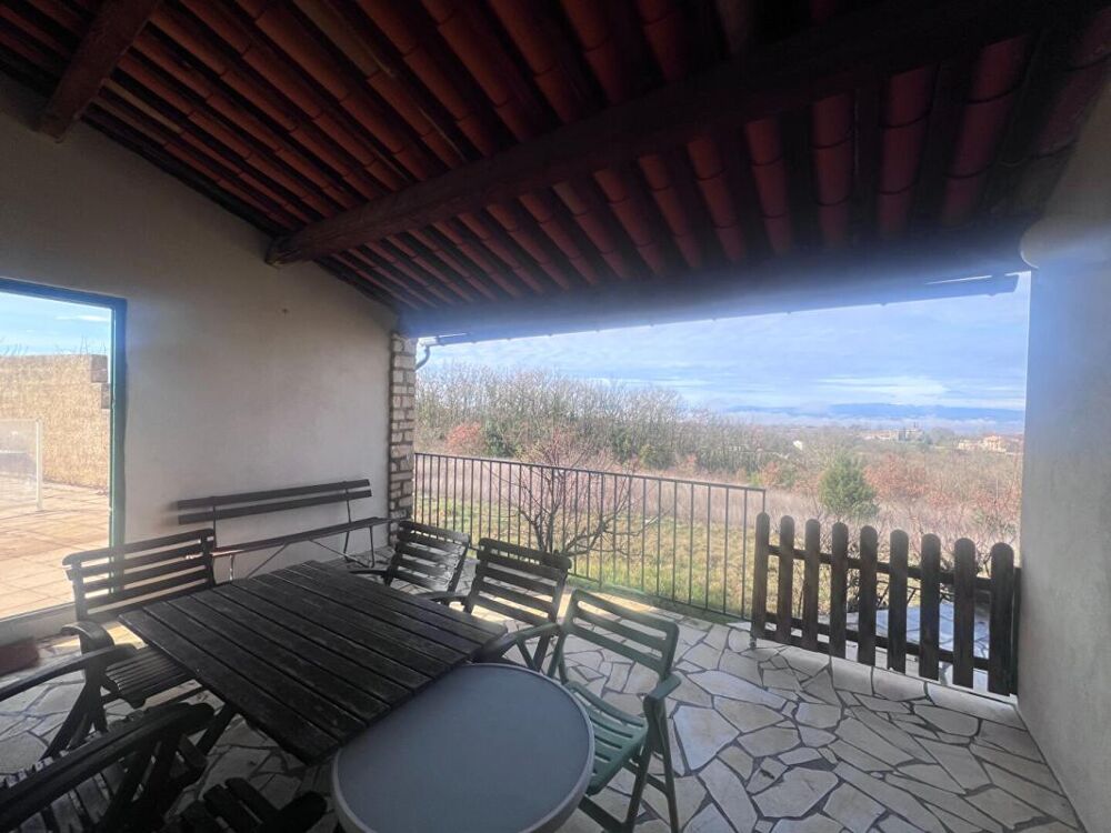 Maison de plain-pied avec piscine et terrain de plus d'1 hectare ,Secteur Barjac
