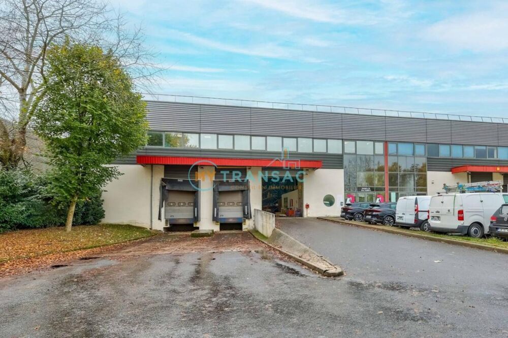   Saint-Thibault-des-Vignes A LOUER local de 1 998m² 