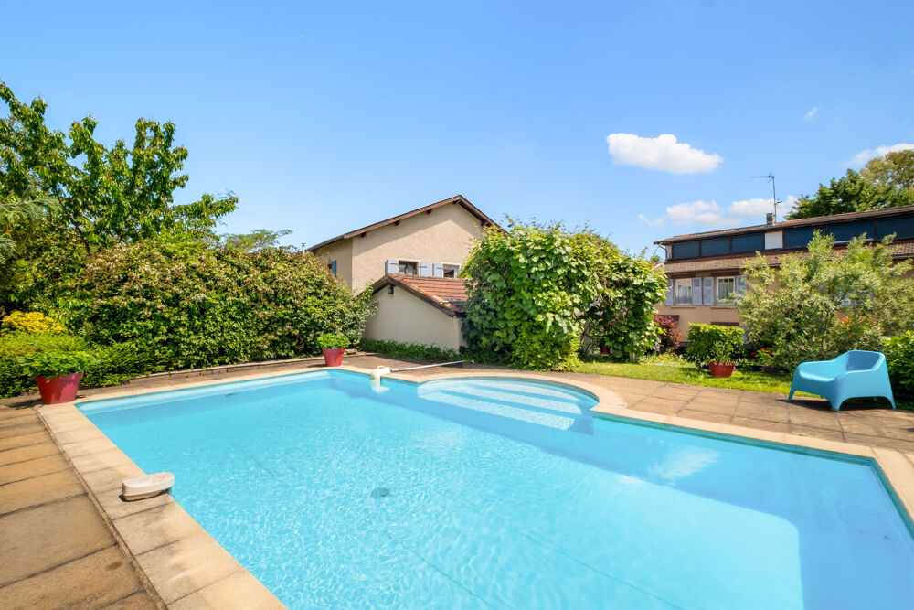 Maison devillage centre Chaponnay sur 683m2 de parcelle
