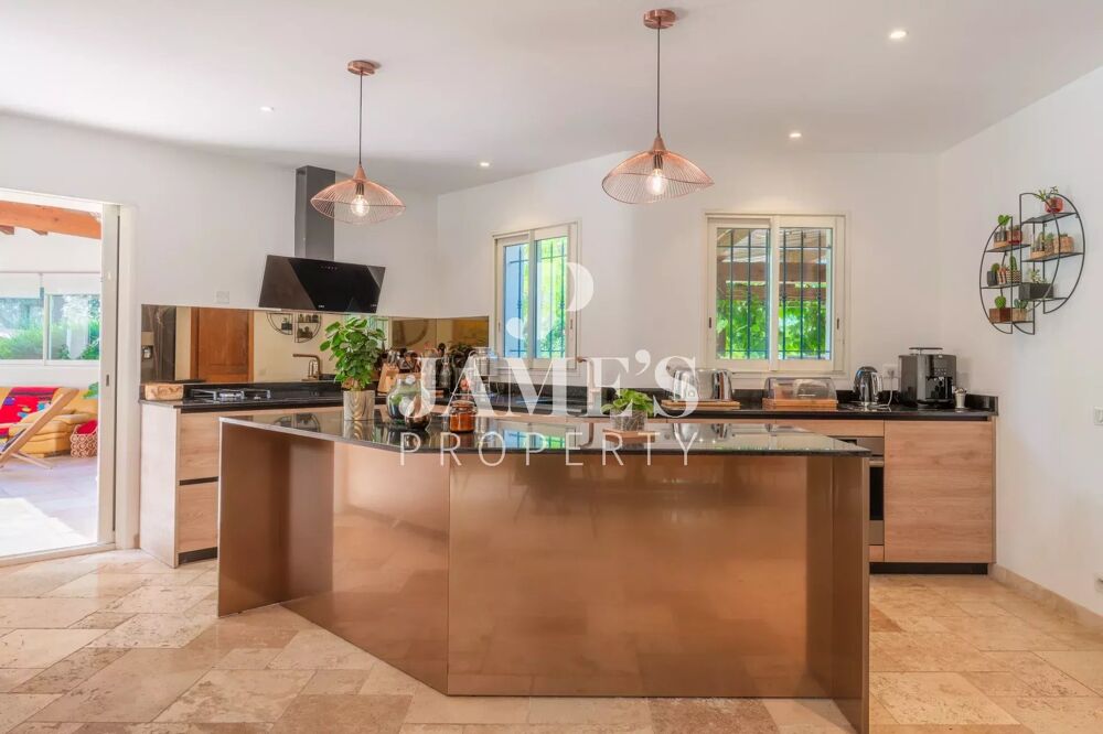 à vendre  Maison Fontvieille (13990)