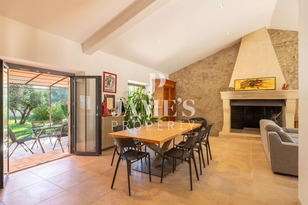 Maison familiale, dépendances et piscine - Eygalières, à pied du village