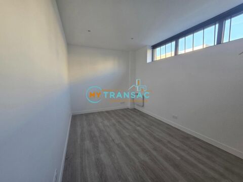   My Transac vous propose à la location un local d'activité et bureaux de 112,60 m² situé à Bussy Saint Georges 77. Accès par port 