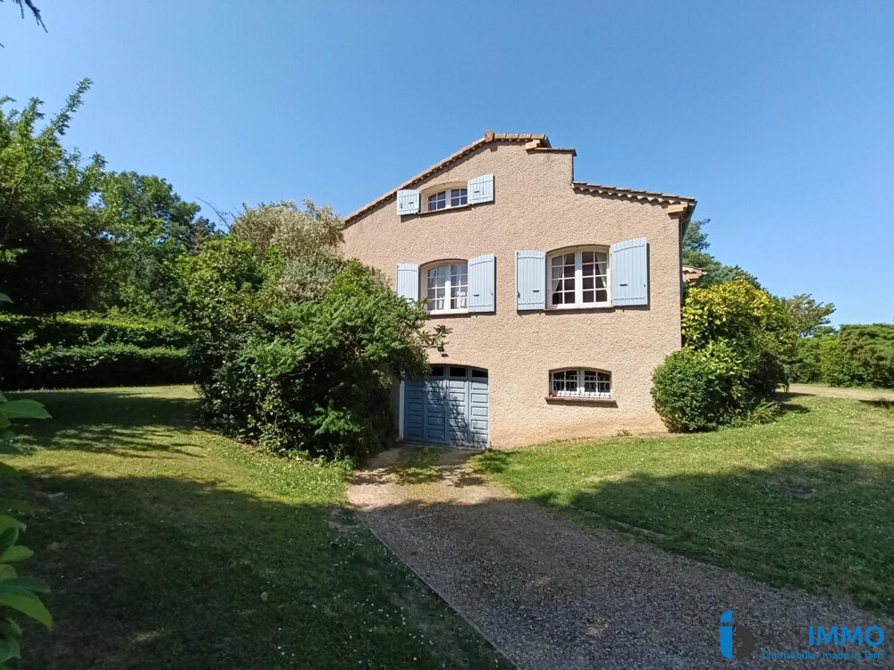 Villa de caractère sur parc arboré de près de 3 000 m² avec