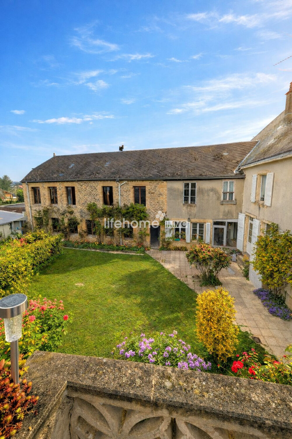 Vente Maison Maison de caractère + local commercial + annexes – Bien rare Balan