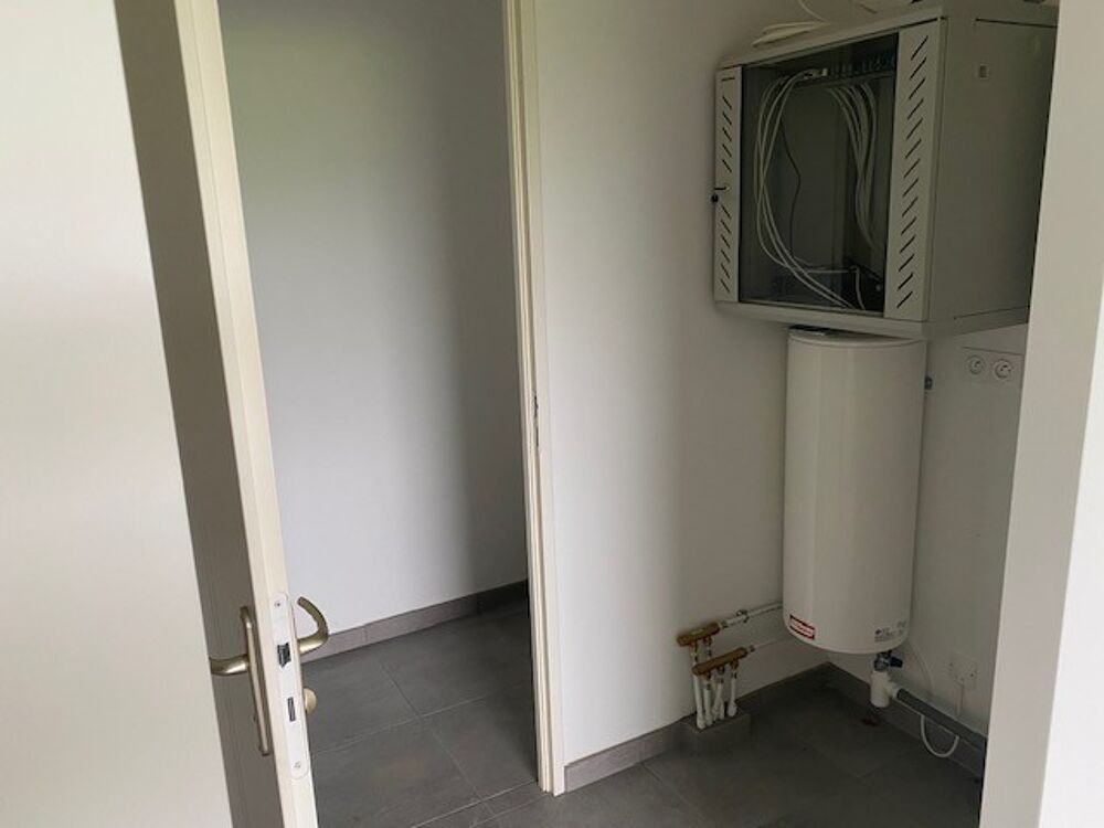   MARBOZ - A louer bureau - 77 m² Marboz