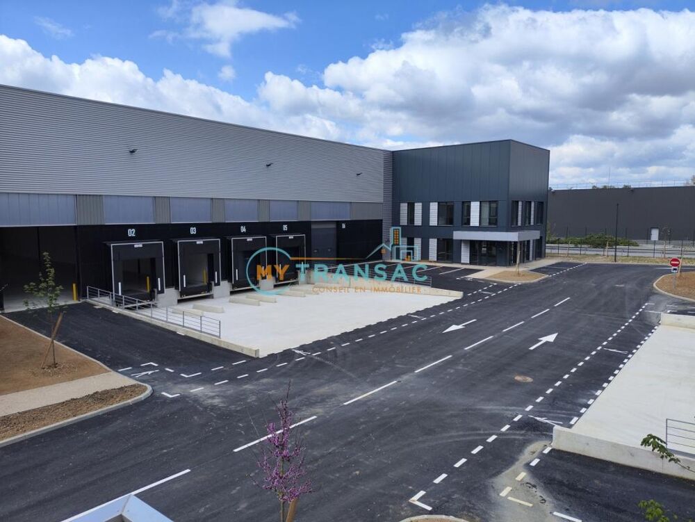   A louer Local d'activité neuf de 3 551m² avec 4 quais et 2 plain-pied à La Courneuve 