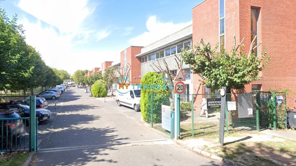   SEVRAN : A VENDRE Entrepôt et bureaux de 412m² 