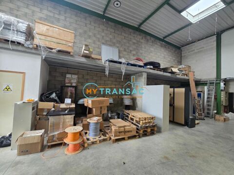   EXCLUSIVITE - A VENDRE - MY TRANSAC vous propose à la vente un local industriel avec Porte sectionnelle et bureaux , à SAINT THI 
