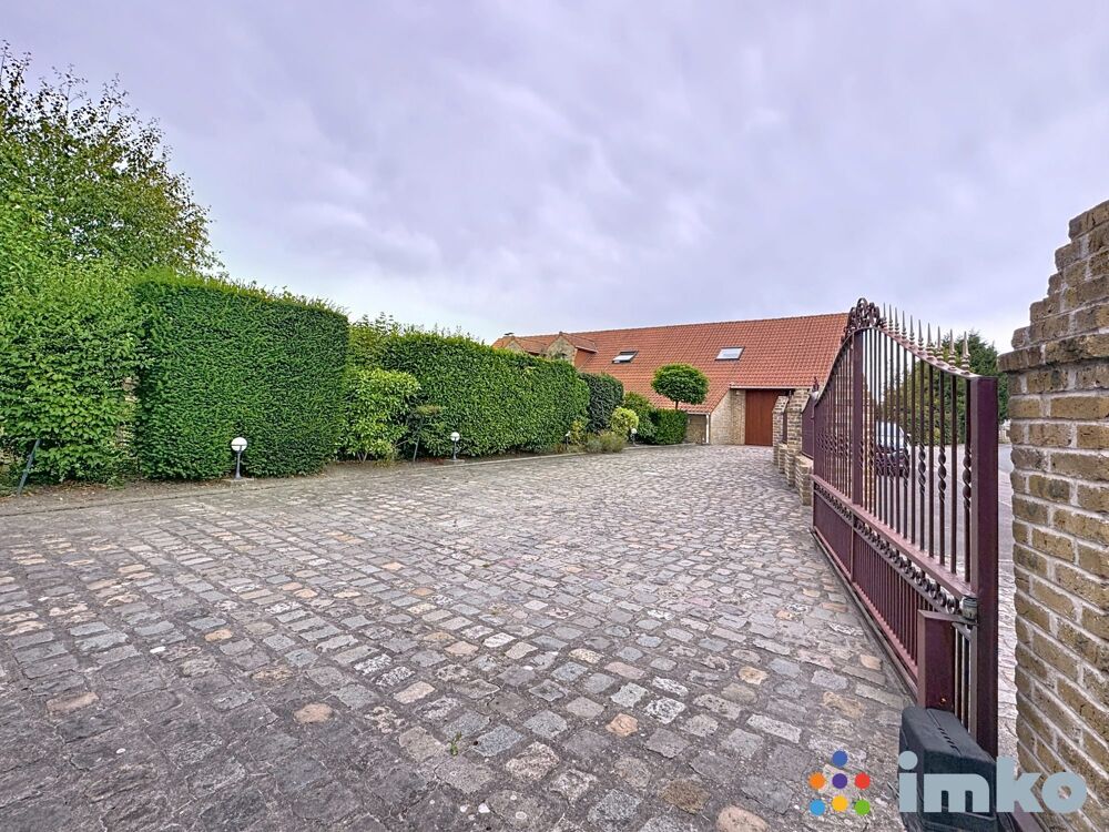 Vente Maison Maison individiuelle bâtie sur une grande parcelle de 2223m2. Téteghem-coudekerque-village
