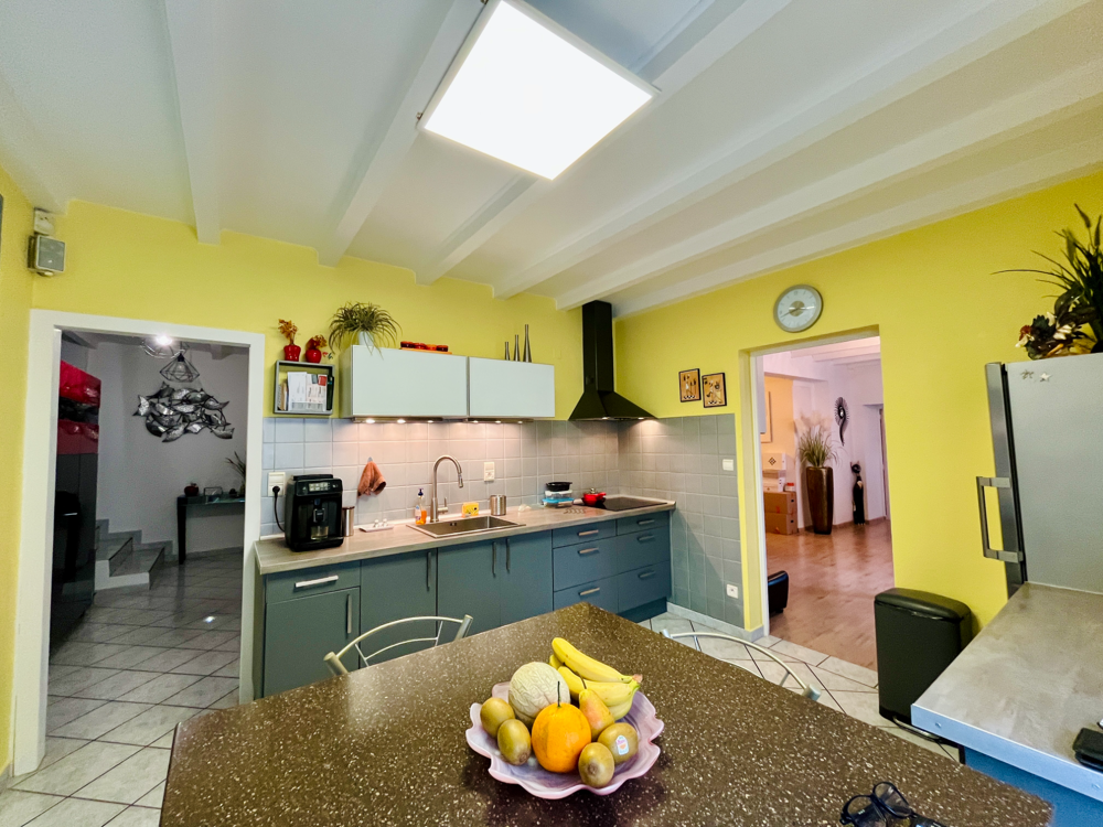 Saint Vit - Grand appartement en parfait état - garage