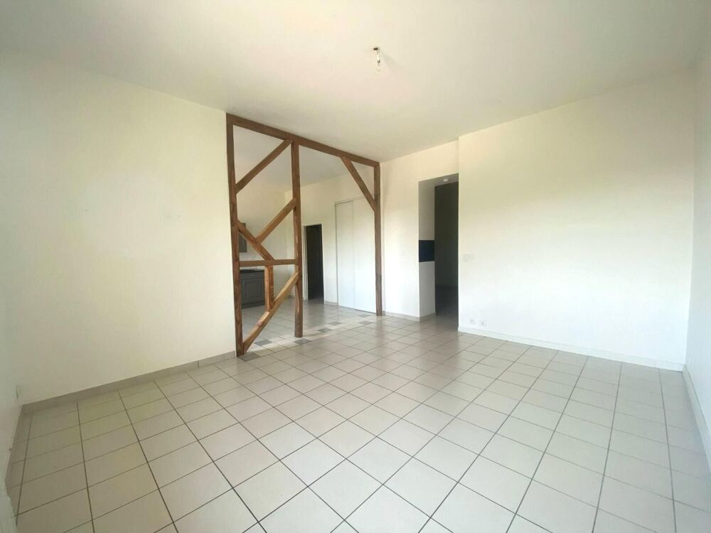 Location Appartement 119 m² à Neuville les Dames 790 ¤ CC /mois