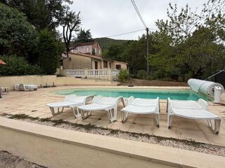  Villa à vendre 10 pièces 3240 m²