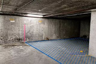  Parking / Garage à louer 27 m²