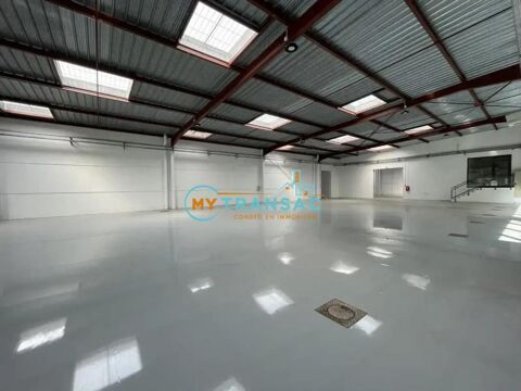 A louer Bâtiment indépendant entièrement rénové de 5707m² dont 1 380m² de bureaux sur un foncier de 8 000m² situé à LISSES 40 91090 Lisses