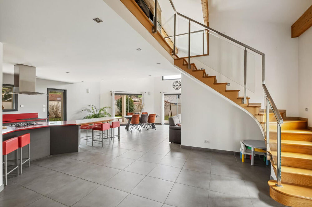 Maison 6 pièces 140 m² · à Luzinay · 140 m² · 599 000 €