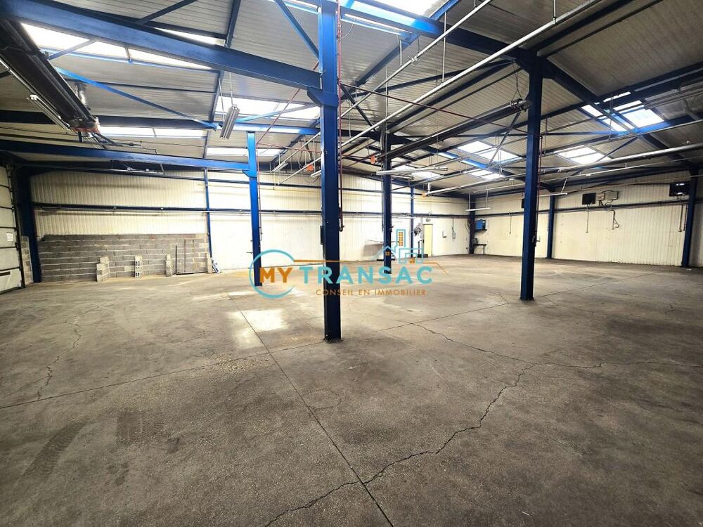  A VENDRE - RARE - MyTransac vous propose sur LIVRY GARGAN, un bâtiment indépendant de 550m² 