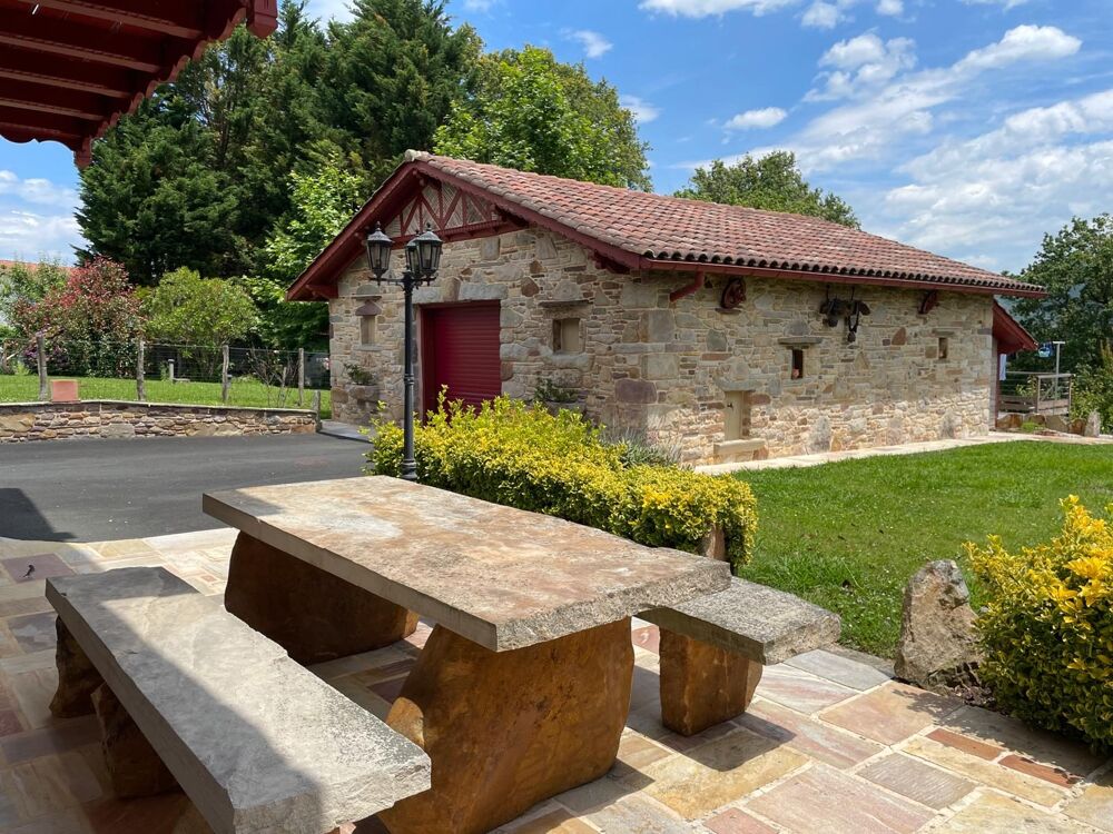 à vendre  Maison Saint-Pée-sur-Nivelle (64310)