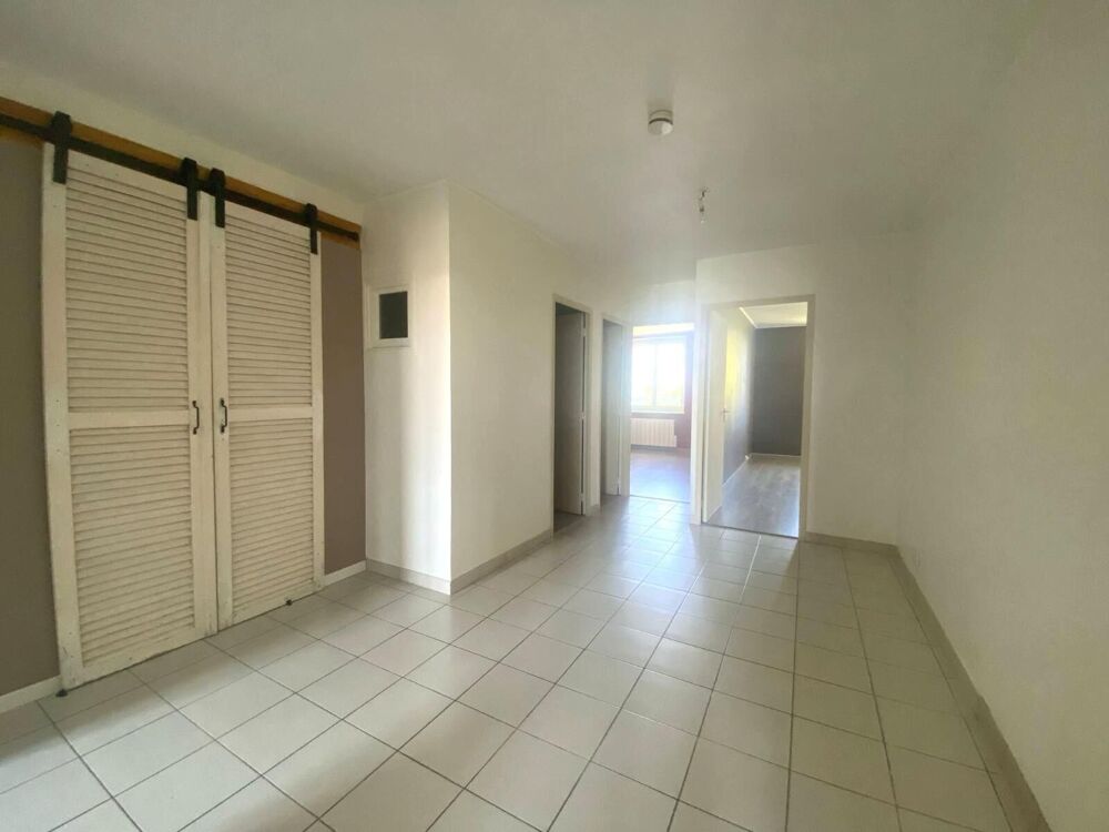 Location Appartement Location Appartement 119 m² à Neuville les Dames 790 ¤ CC /mois Neuville-les-dames