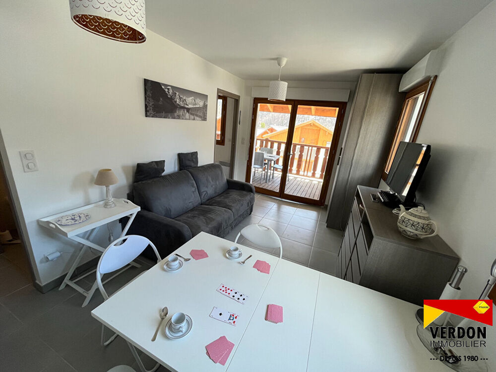 Beau studio cabine avec vaste terrasse, garage fermé et park