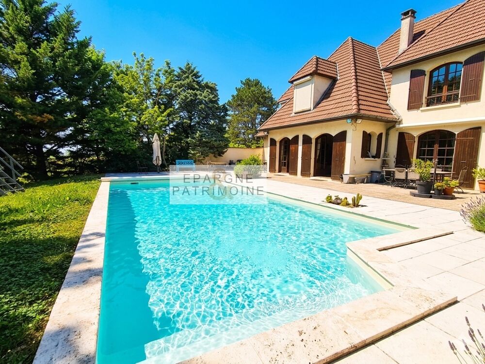 Domaine à Diemoz Maison 6 chambres sur une parcelle de 3300m2.