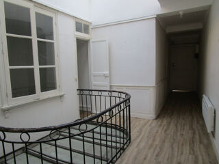  Appartement à louer 1 pièce 56 m²