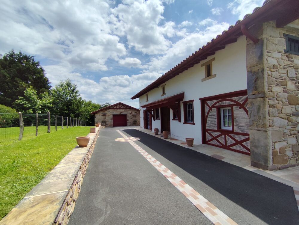 à vendre  Maison Saint-Pée-sur-Nivelle (64310)
