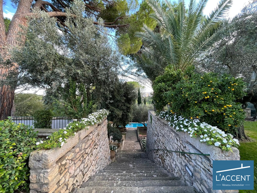 Vente Villa VILLA D'ARCHITECTE DE GRAND STANDING : UN HAVRE DE LUXE ET DE TR Nîmes
