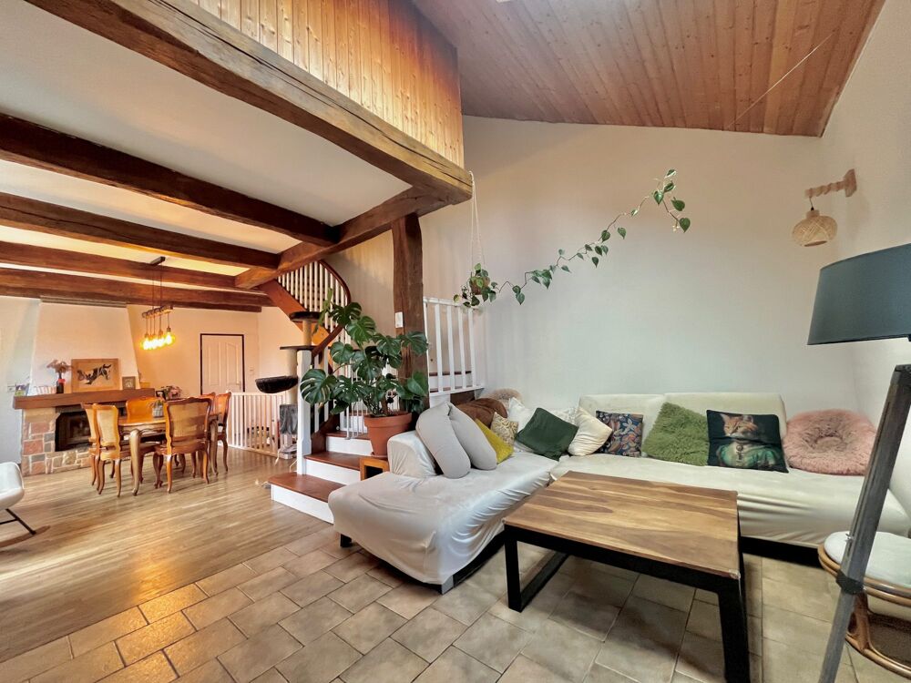 Vente Appartement Un appartement atypique et plein de charme à seulement 15 minutes d'École-Valentin ! Rioz