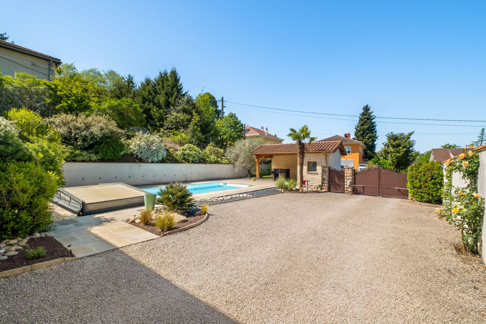 Vente Maison Maison 7 pièces 180 m2 habitables Terrain 888 m2 Pisci Sérézin-du-rhône