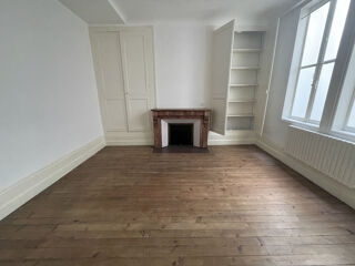  Appartement à louer 3 pièces 84 m²