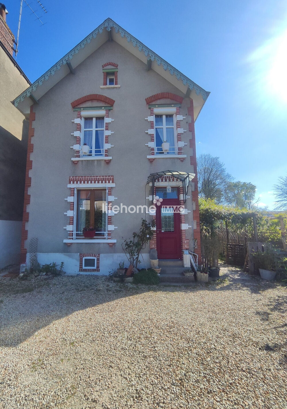 Maison berrichonne avec studio indépendant  161 m²