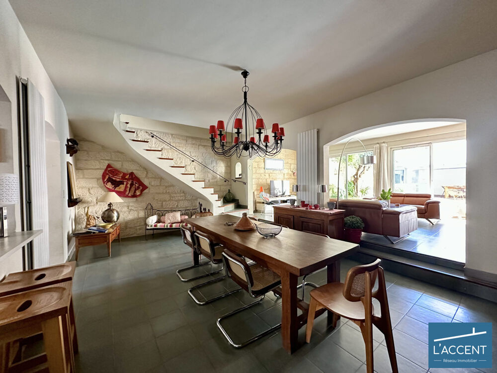 Vente Villa SUPERBE ET SPACIEUSE MAISON AU COEUR DE LA CITE HISTORIQUE Aigues-mortes