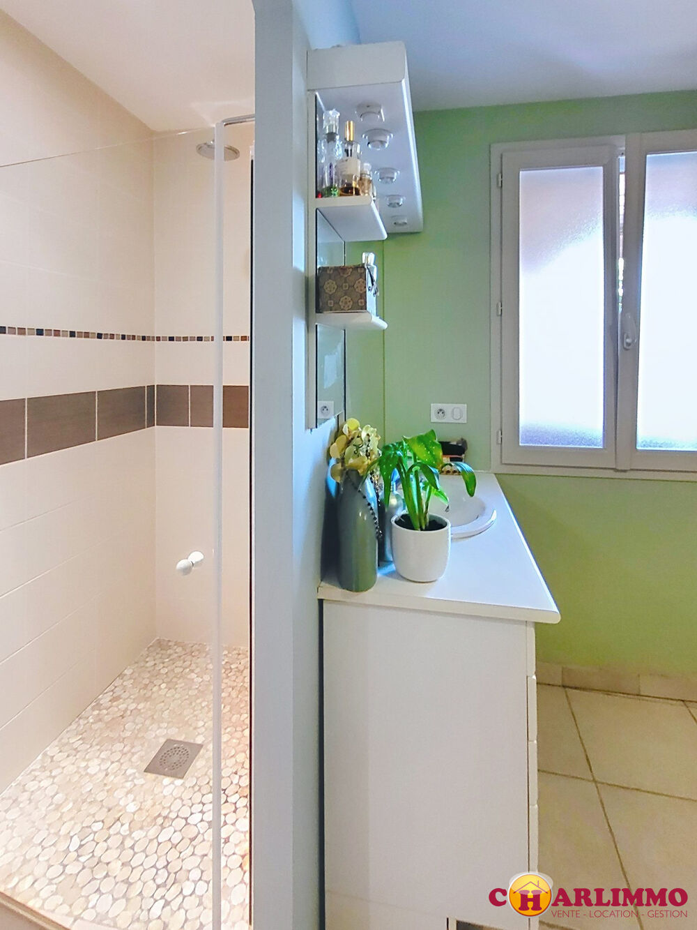 propriété avec 2 maisons et jardin