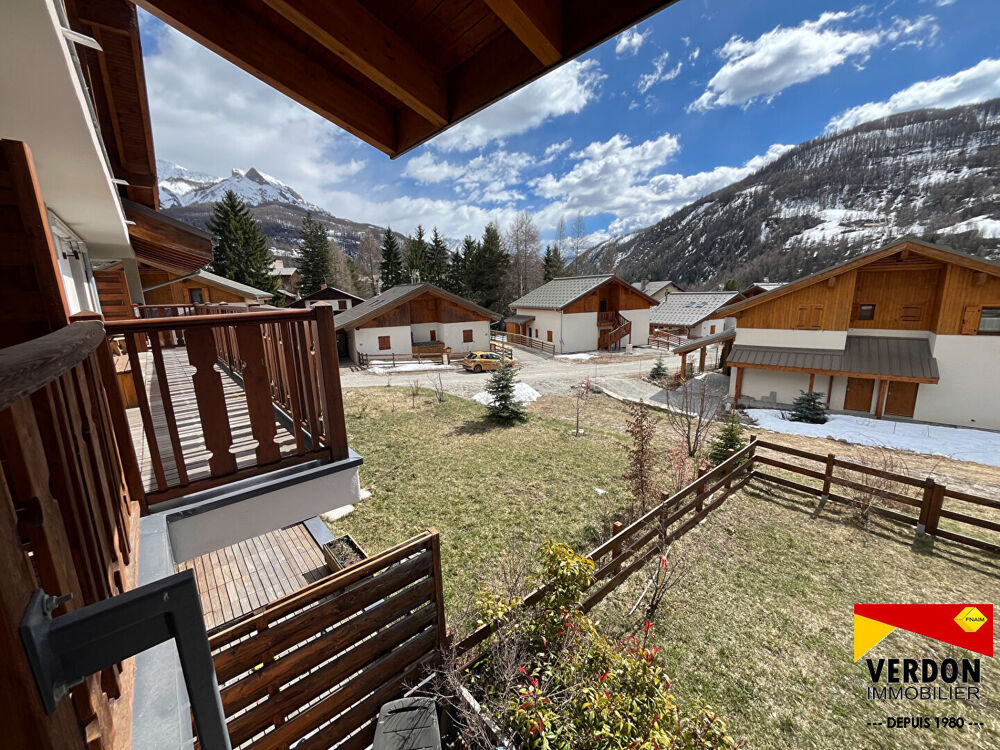 Beau studio cabine avec vaste terrasse, garage fermé et park
