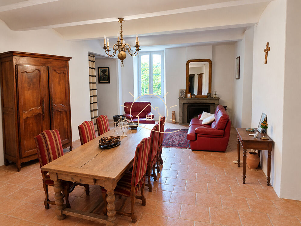 Vente Maison Belle demeure centre village avec patio intérieur Meyrannes