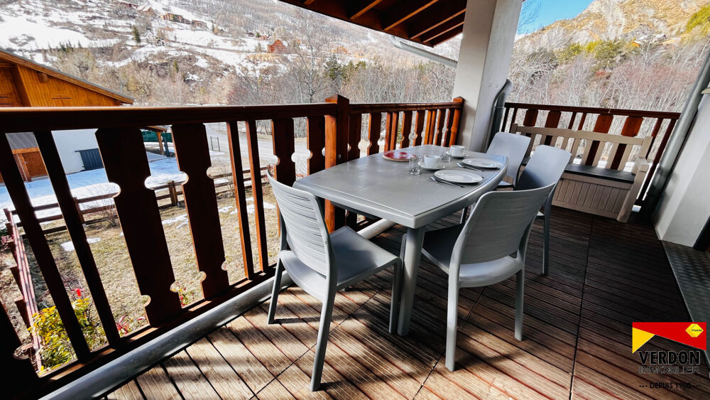 Beau studio cabine avec vaste terrasse, garage fermé et park