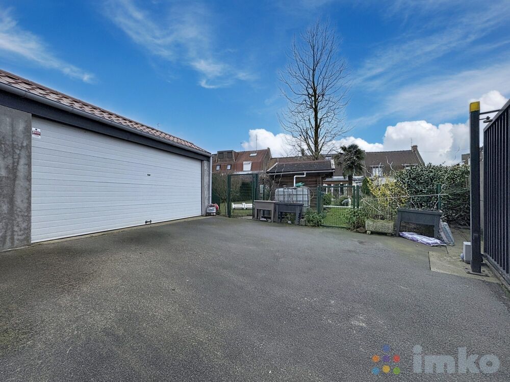Vente Maison Maison semi flamande, 4 chambres, jardin, double garage et 2 pla Lys-lez-lannoy