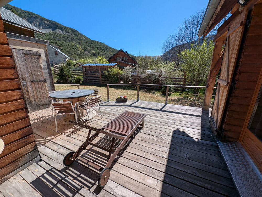 Chalet récent, en très bon état, avec dépendance et terrasse