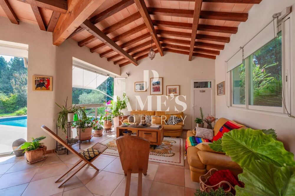 à vendre  Maison Fontvieille (13990)