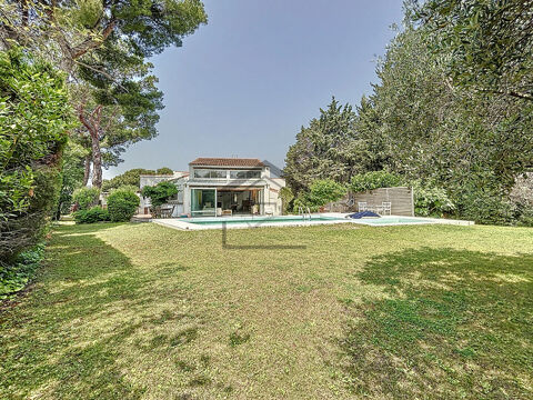   Villa avec piscine. Maison - 6 pice(s) - 160 m