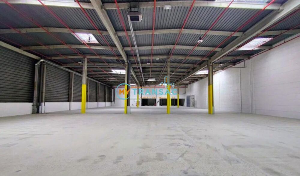  MY TRANSAC vous propose des surfaces de stockages avec quai idéalement placé à Rosny sous bois, avec accès immédiat à l'A86 et a 