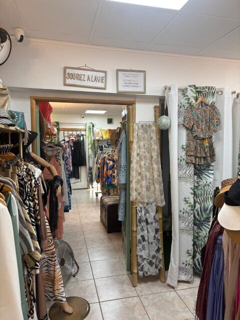 Local commercial 74000 34120 Pzenas